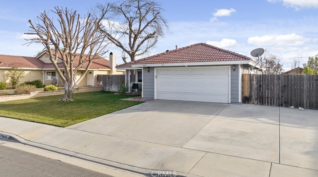 509 Cynthia St, Beaumont CA  92223-4743 exterior