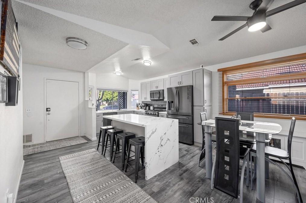 509 Cynthia St, Beaumont CA  92223-4743 exterior