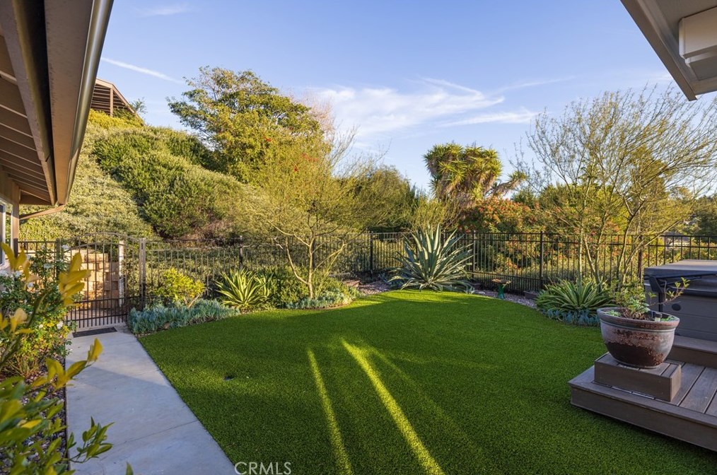 24942 Monte Verde Dr, Laguna Beach CA  92677-1529 exterior