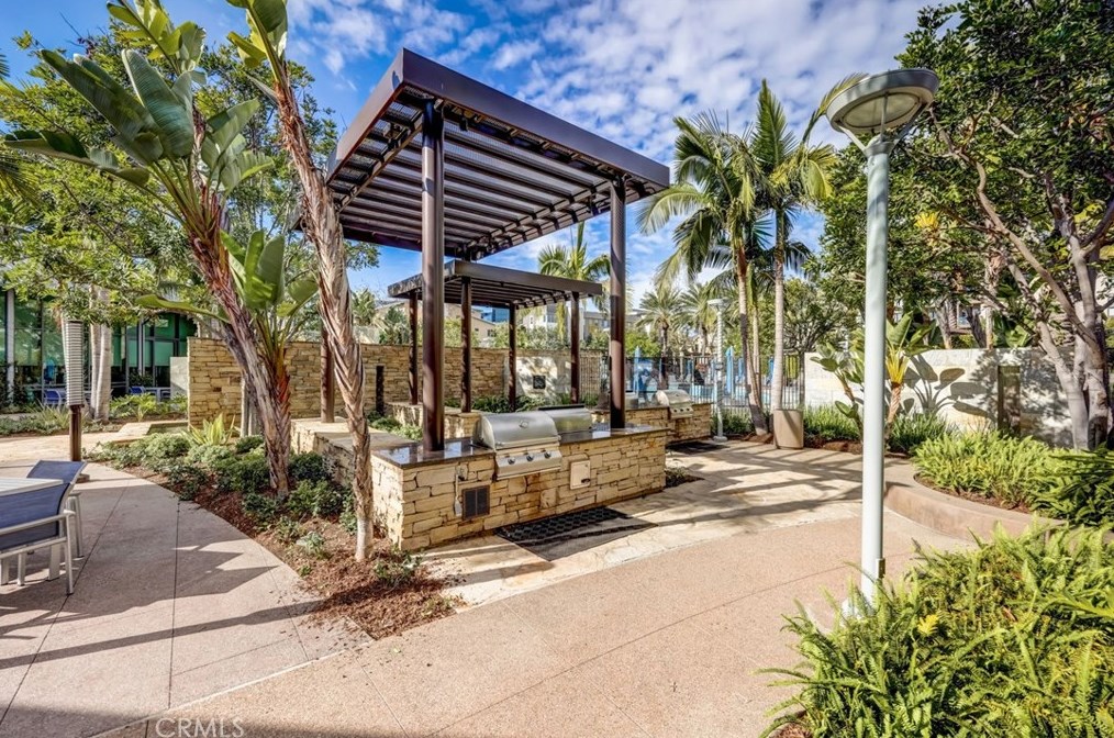 15 Waldorf, Irvine CA  92612-1066 exterior