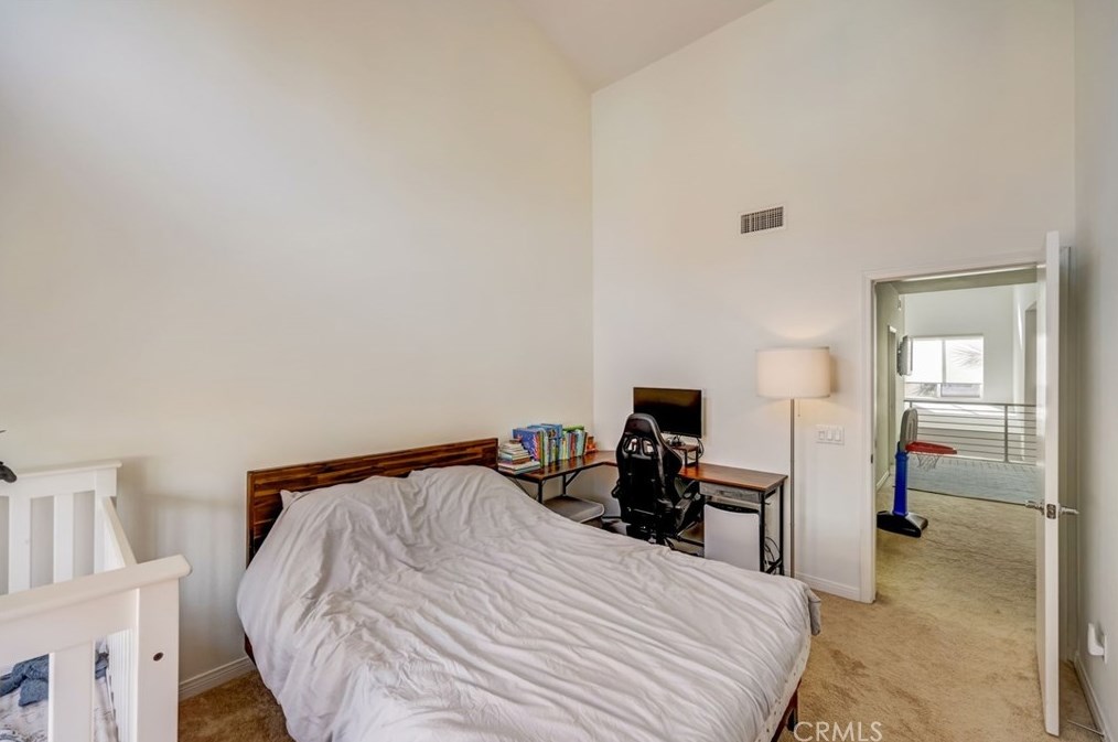 15 Waldorf, Irvine CA  92612-1066 exterior