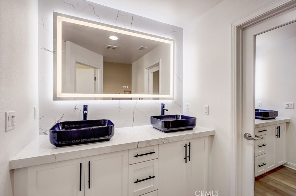 15 Waldorf, Irvine CA  92612-1066 exterior
