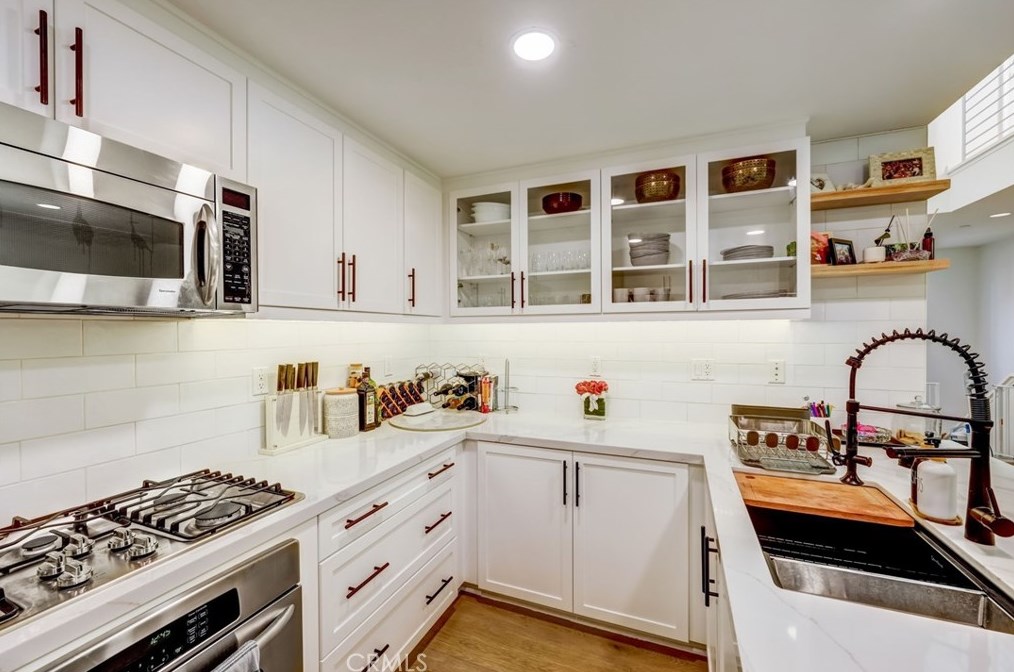 15 Waldorf, Irvine CA  92612-1066 exterior