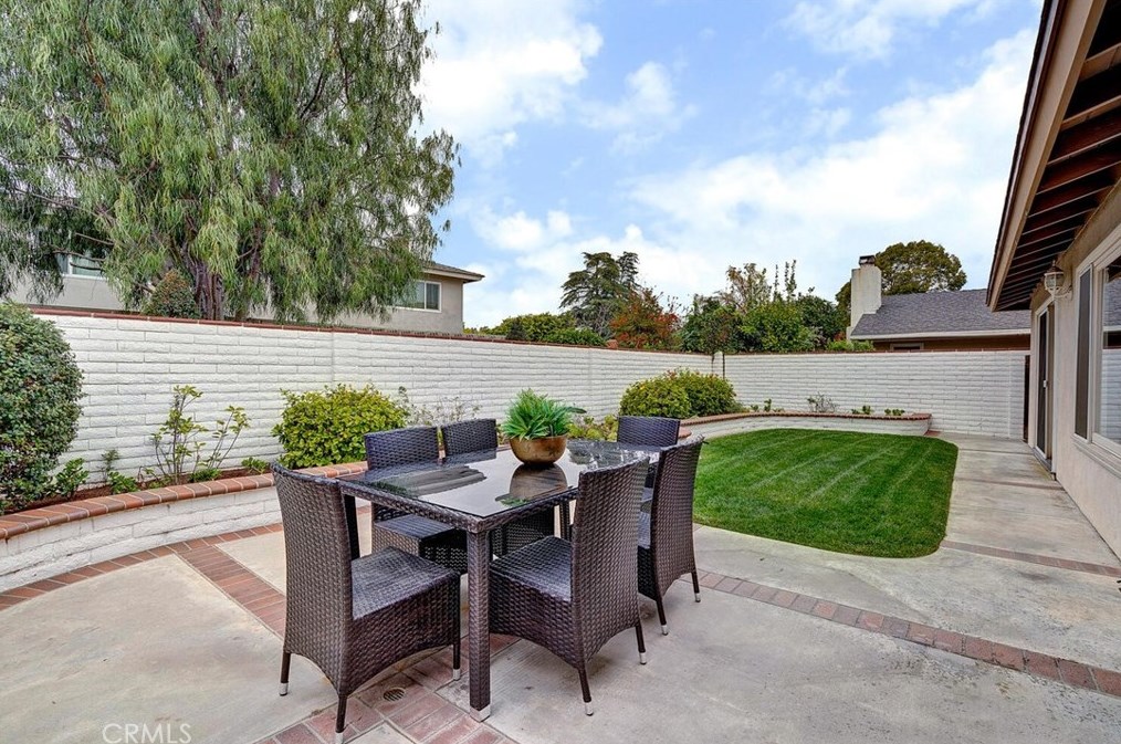 17 Butler St, Irvine CA  92612-2724 exterior