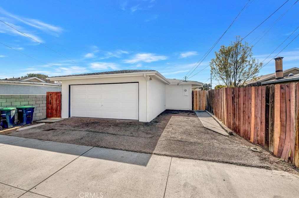 276 Costa Mesa St, Costa Mesa CA  92627-2230 exterior