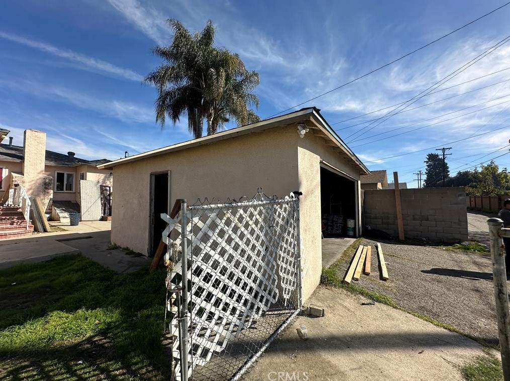 240 Wilart Pl, Pomona CA  91768-1752 exterior
