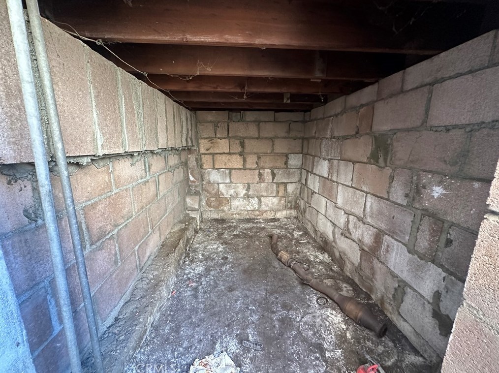 240 Wilart Pl, Pomona CA  91768-1752 exterior