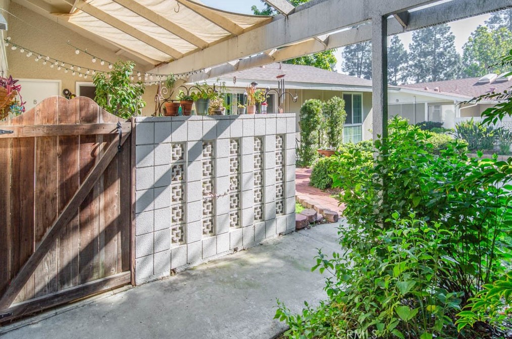 444 Avenida Sevilla, Laguna Beach CA  92637-8043 exterior