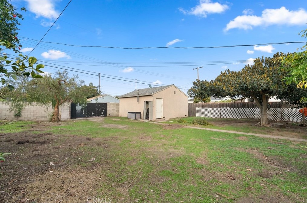 218 Mtn Vw St, Santa Ana CA 92703-4021 exterior