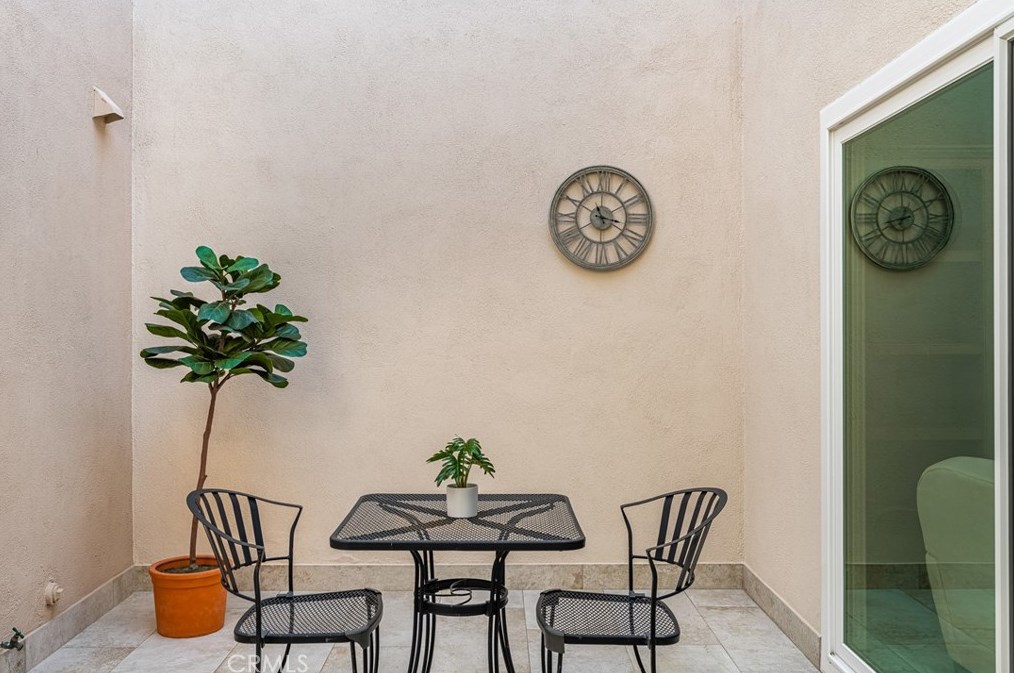 6 Spicewood Way, Irvine CA  92612-2721 exterior
