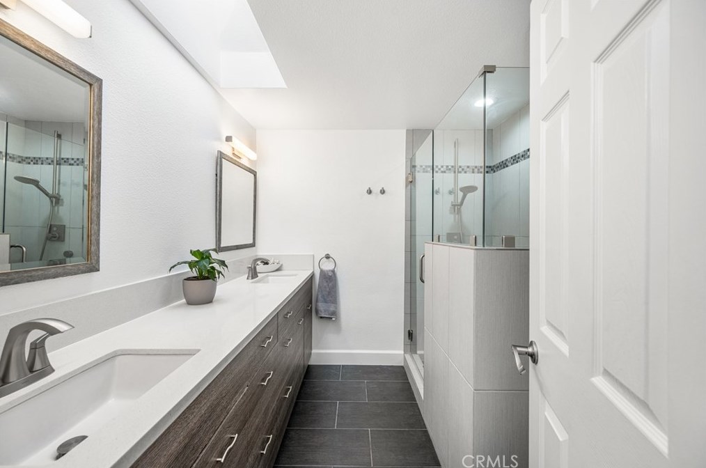 6 Spicewood Way, Irvine CA  92612-2721 exterior