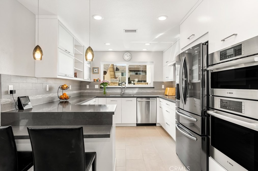 6 Spicewood Way, Irvine CA  92612-2721 exterior