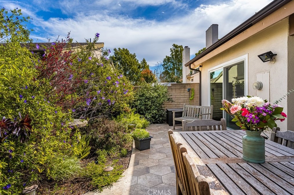 6 Spicewood Way, Irvine CA  92612-2721 exterior