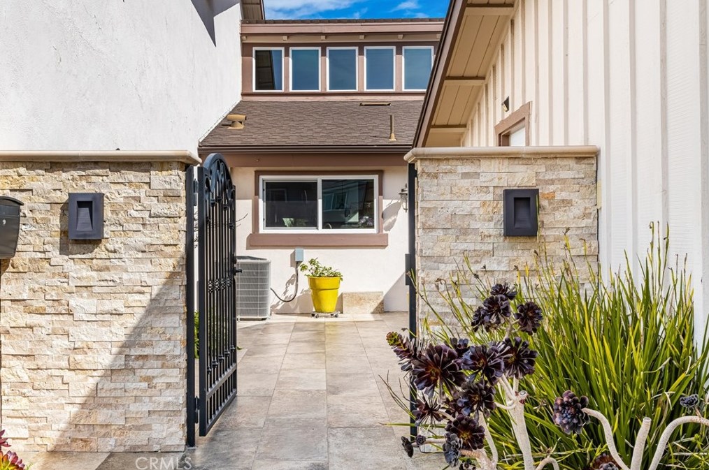 6 Spicewood Way, Irvine CA  92612-2721 exterior