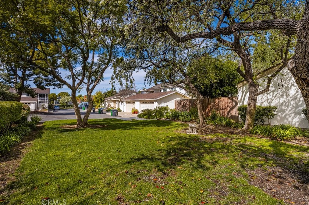 6 Spicewood Way, Irvine CA  92612-2721 exterior