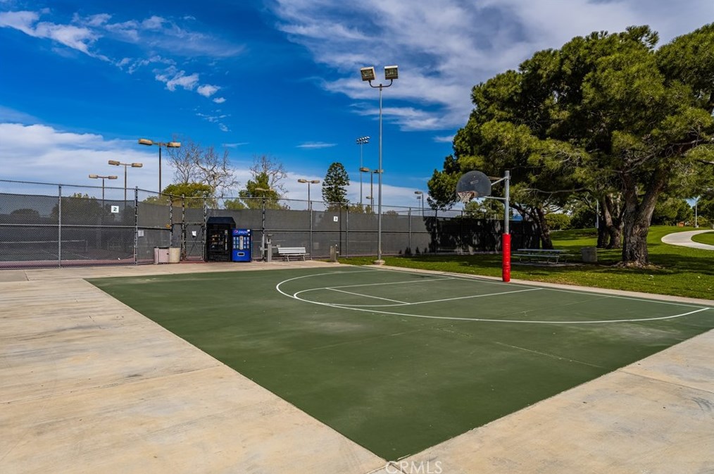 6 Spicewood Way, Irvine CA  92612-2721 exterior