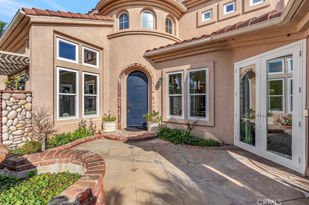 7045 Ashley Dr, Huntington Beach CA  92648-7001 exterior