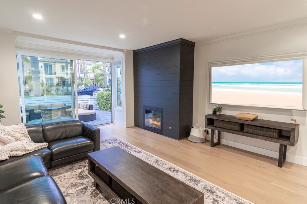 606 21st St, Huntington Beach CA  92648-3319 exterior