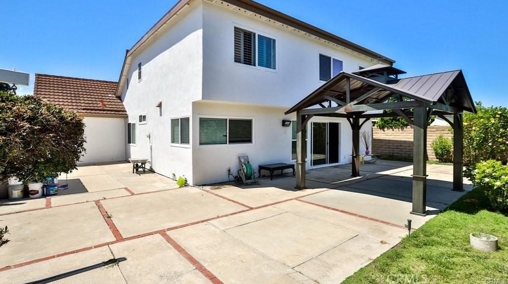 8571 Mossford Dr, Huntington Beach CA  92646-3944 exterior