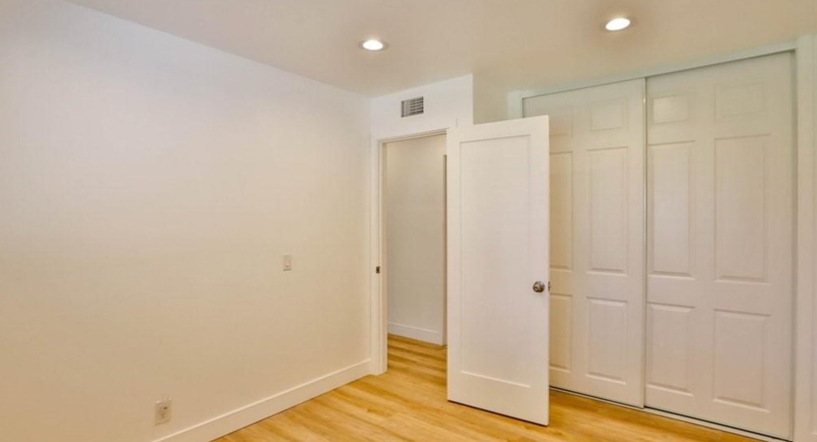 8571 Mossford Dr, Huntington Beach CA  92646-3944 exterior