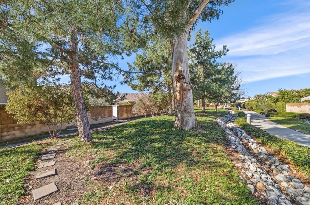 12 Cape Cod, Irvine CA  92620-2711 exterior