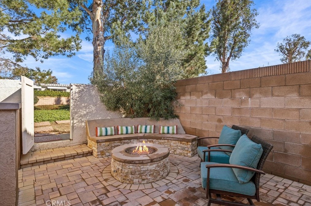 12 Cape Cod, Irvine CA  92620-2711 exterior