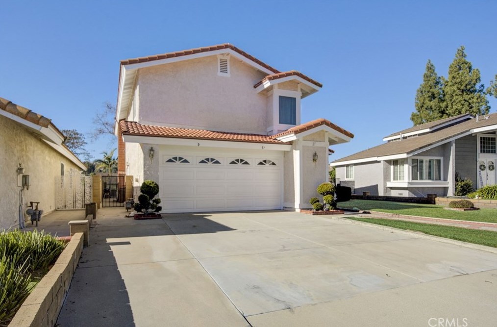 27 Old Wood Rd, Pomona CA  91766-4823 exterior