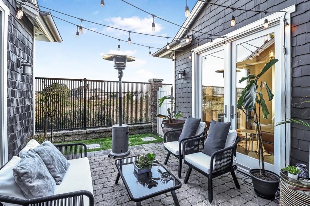 4711 Winthrop Dr, Huntington Beach CA  92649-6418 exterior