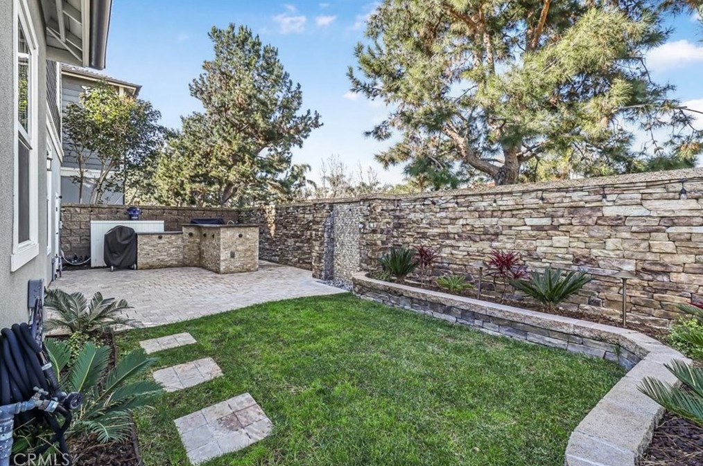 4711 Winthrop Dr, Huntington Beach CA  92649-6418 exterior