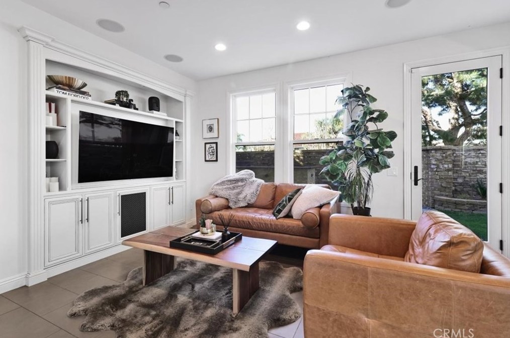 4711 Winthrop Dr, Huntington Beach CA  92649-6418 exterior