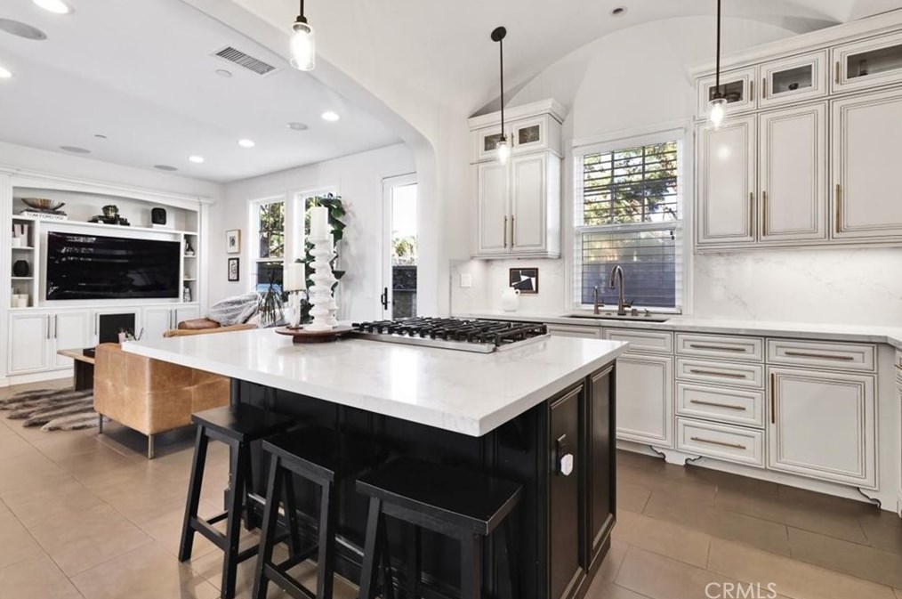 4711 Winthrop Dr, Huntington Beach CA  92649-6418 exterior