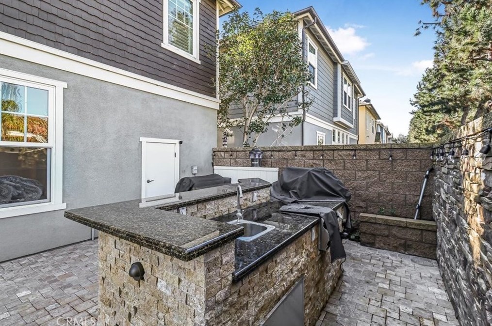 4711 Winthrop Dr, Huntington Beach CA  92649-6418 exterior