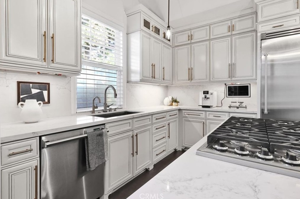 4711 Winthrop Dr, Huntington Beach CA  92649-6418 exterior