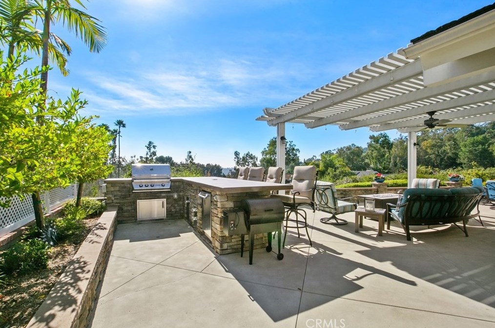 24252 Cherry Hills Pl, Laguna Beach CA  92677-2474 exterior
