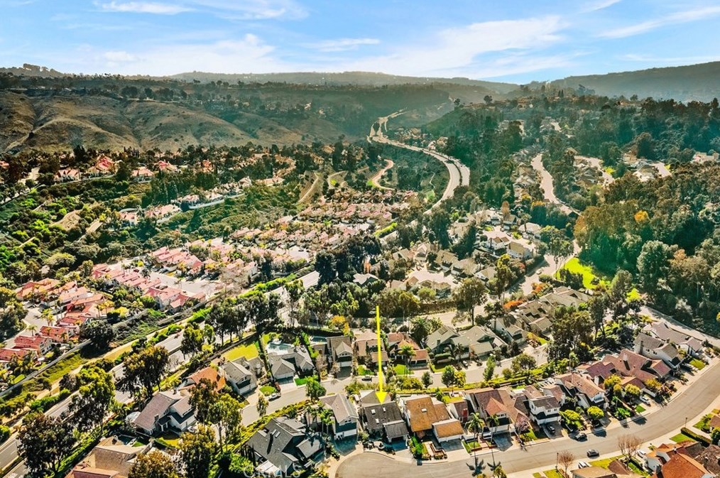 24252 Cherry Hills Pl, Laguna Beach CA  92677-2474 exterior