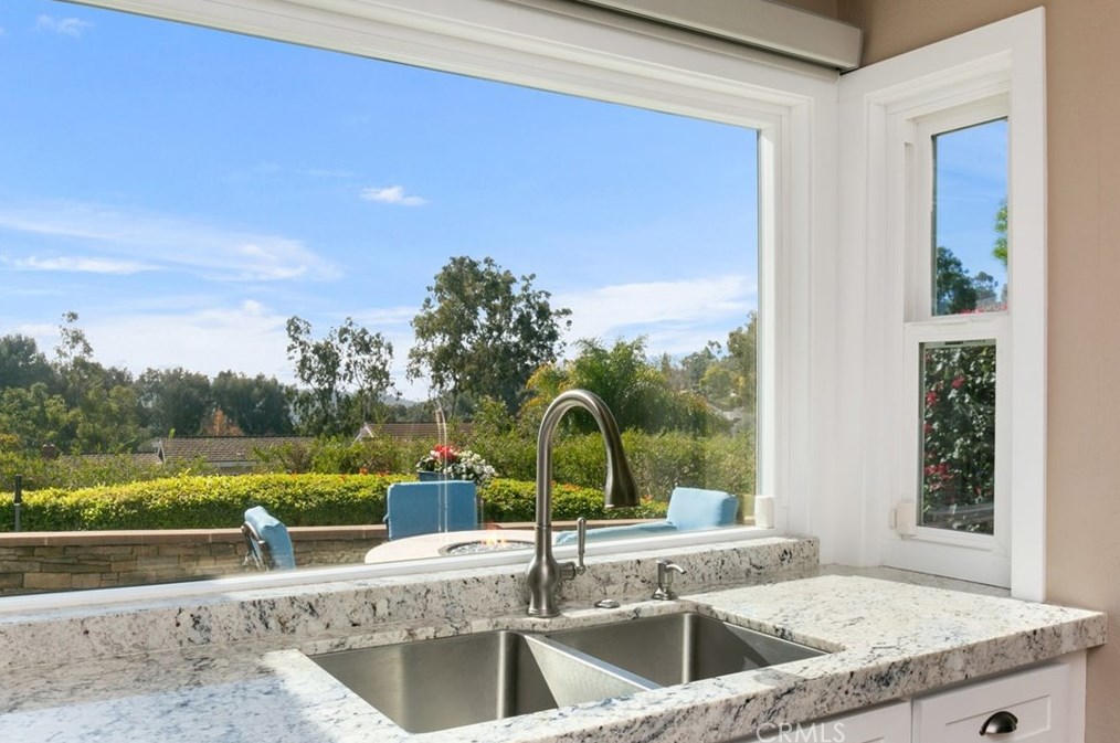 24252 Cherry Hills Pl, Laguna Beach CA  92677-2474 exterior