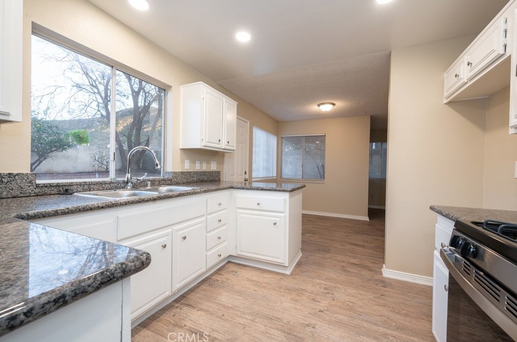 11991 Ocotillo Dr, Fontana CA  92337-2867 exterior