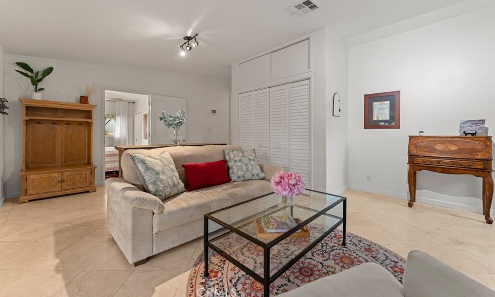 5441 Premiere Ave, Lakewood CA  90712-2009 exterior