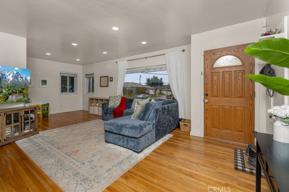 5441 Premiere Ave, Lakewood CA  90712-2009 exterior