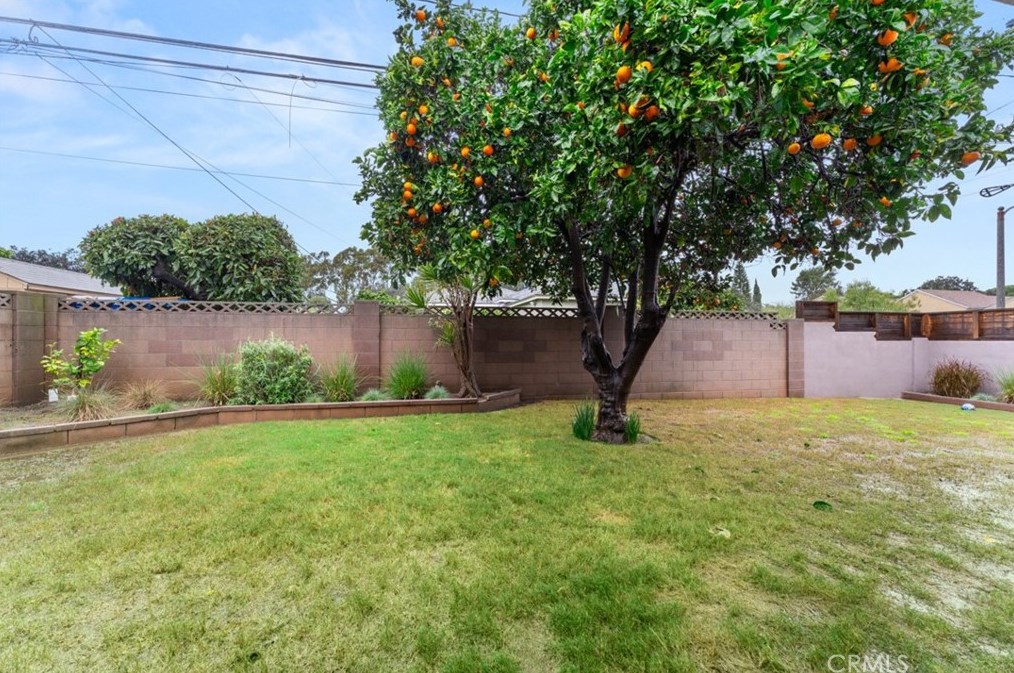5441 Premiere Ave, Lakewood CA  90712-2009 exterior
