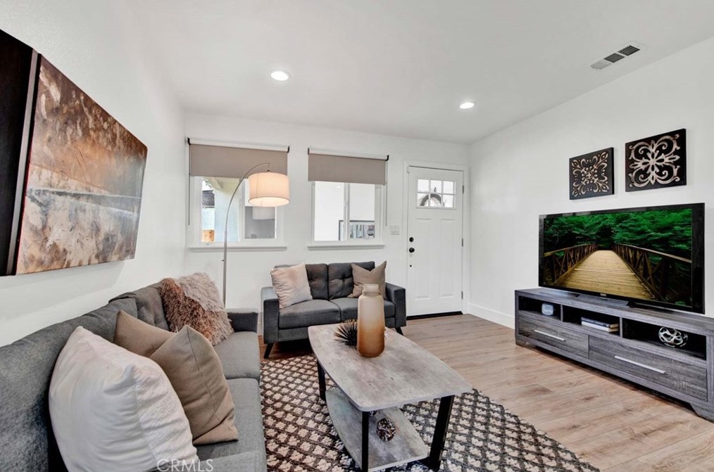 557 Rosalind Dr, Orange CA  92869-5107 exterior