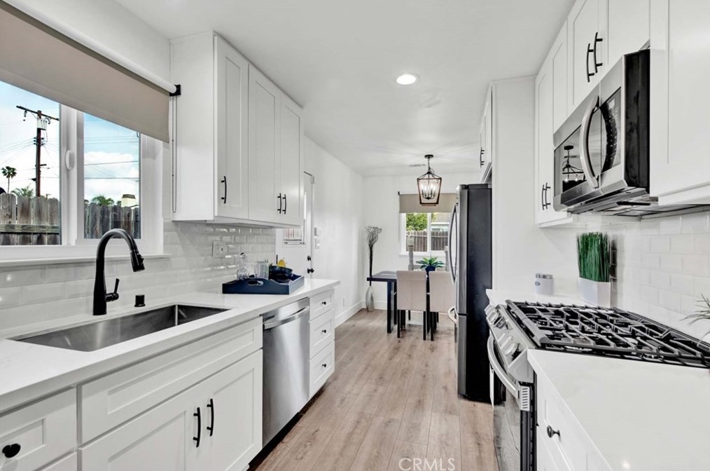 557 Rosalind Dr, Orange CA  92869-5107 exterior