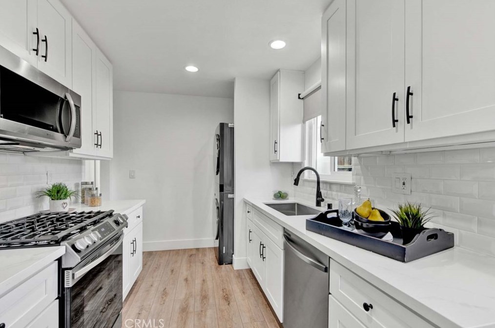 557 Rosalind Dr, Orange CA  92869-5107 exterior