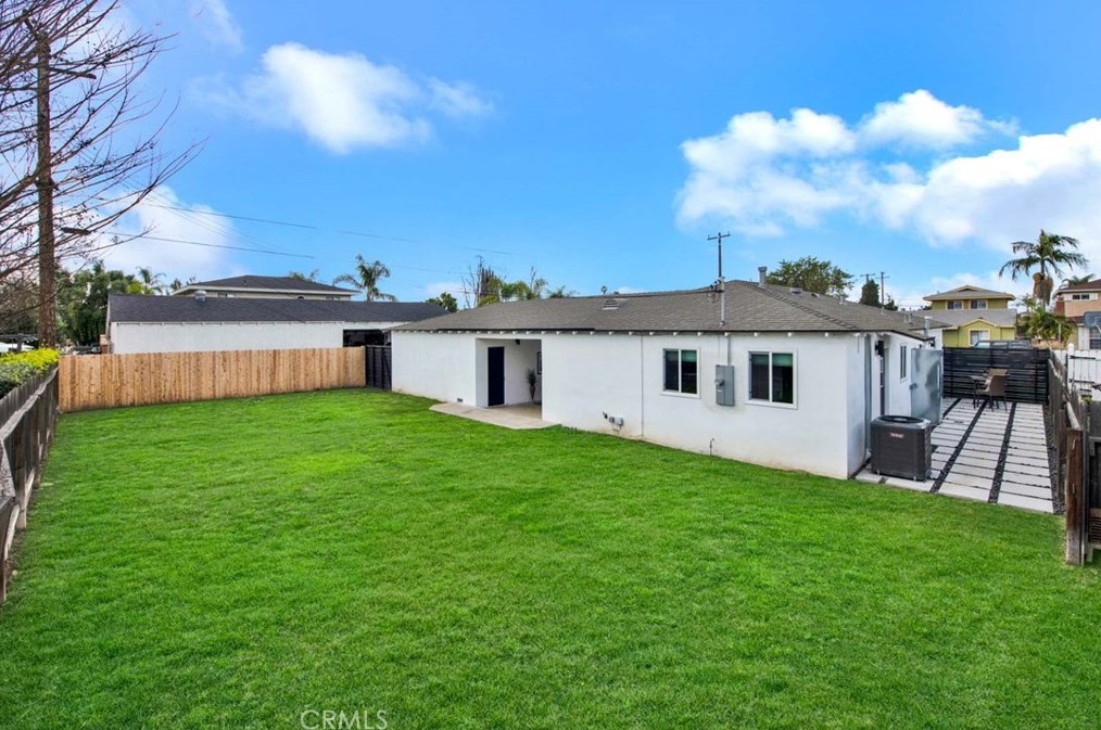 557 Rosalind Dr, Orange CA  92869-5107 exterior