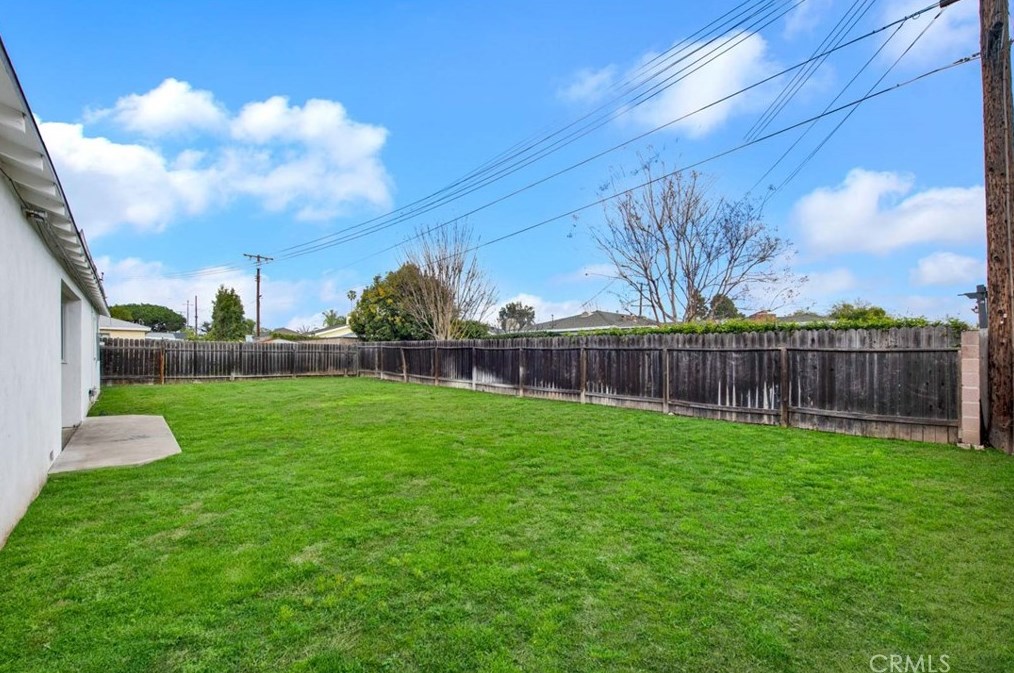 557 Rosalind Dr, Orange CA  92869-5107 exterior