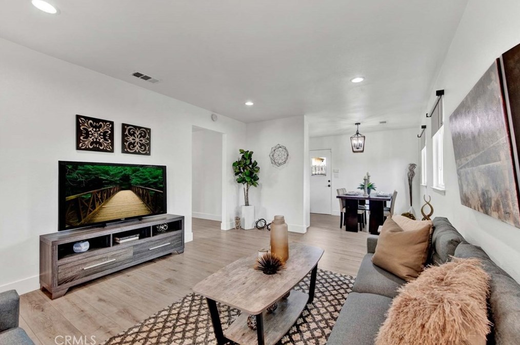 557 Rosalind Dr, Orange CA  92869-5107 exterior