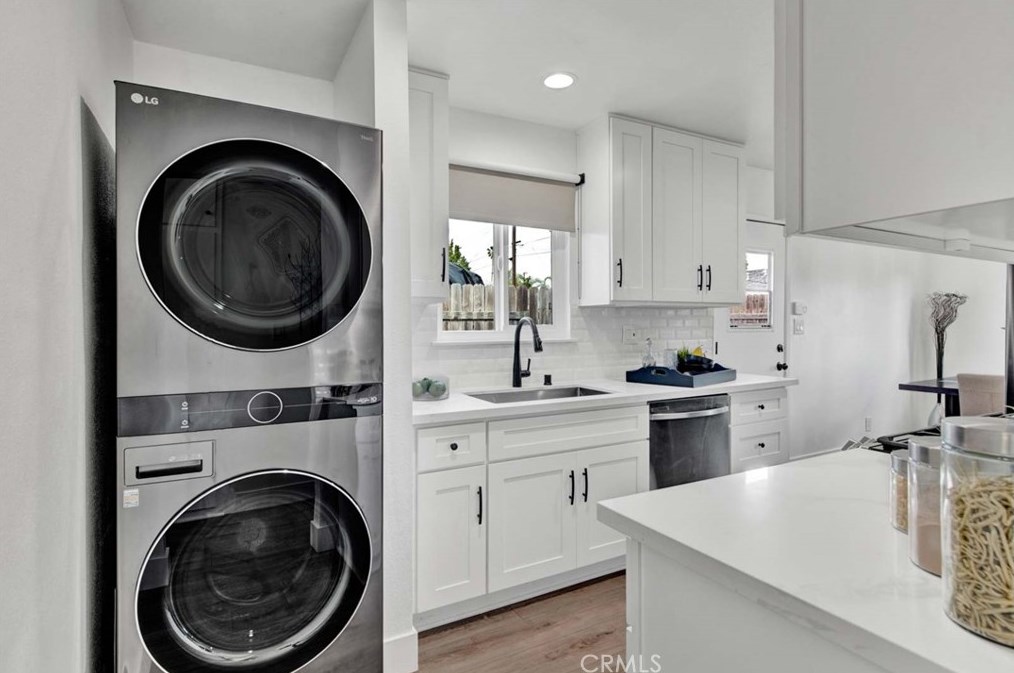 557 Rosalind Dr, Orange CA  92869-5107 exterior
