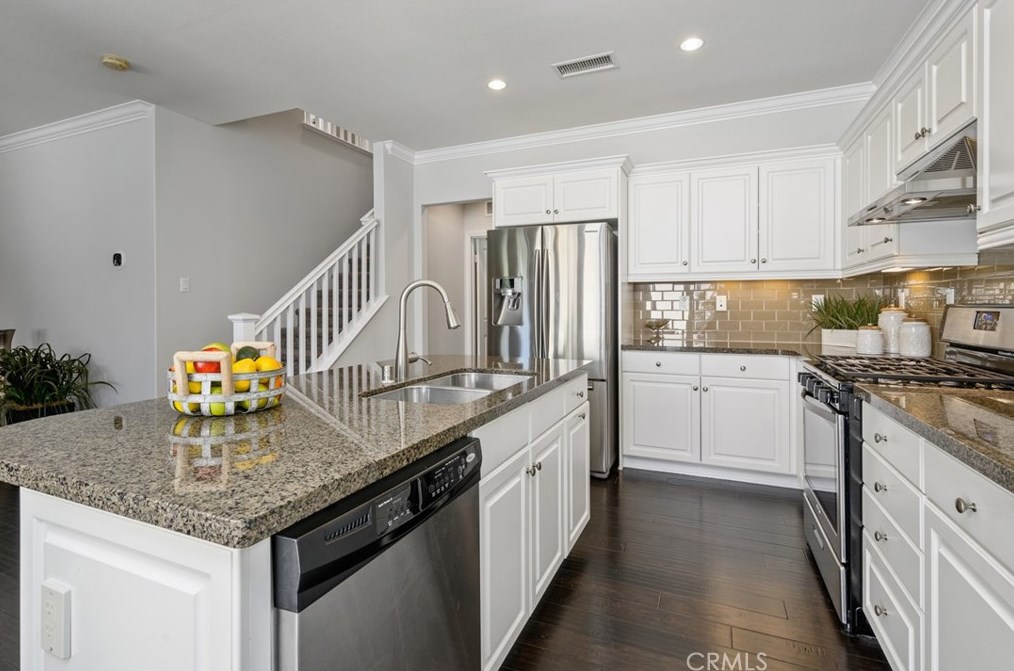 61 Serenity, Irvine CA  92618-1511 exterior