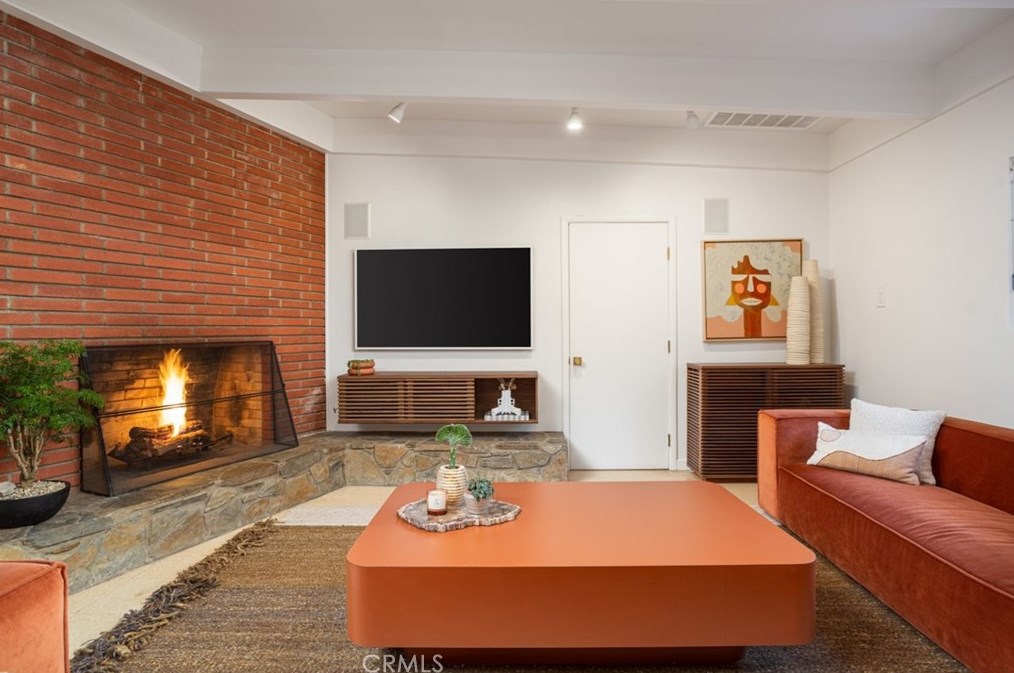 1062 Tehachapi Dr, Long Beach CA  90807-2452 exterior