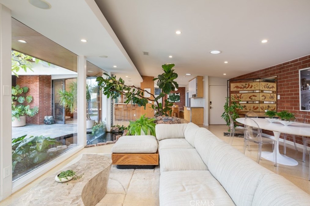 1062 Tehachapi Dr, Long Beach CA  90807-2452 exterior